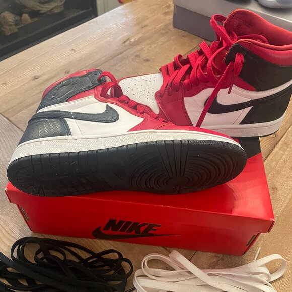 Air Jordan 1 High OG Snake Skin - Picture 2 of 3